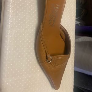 Salvatore Ferragamo leather slides Women’s Size 7 Beachwood color.